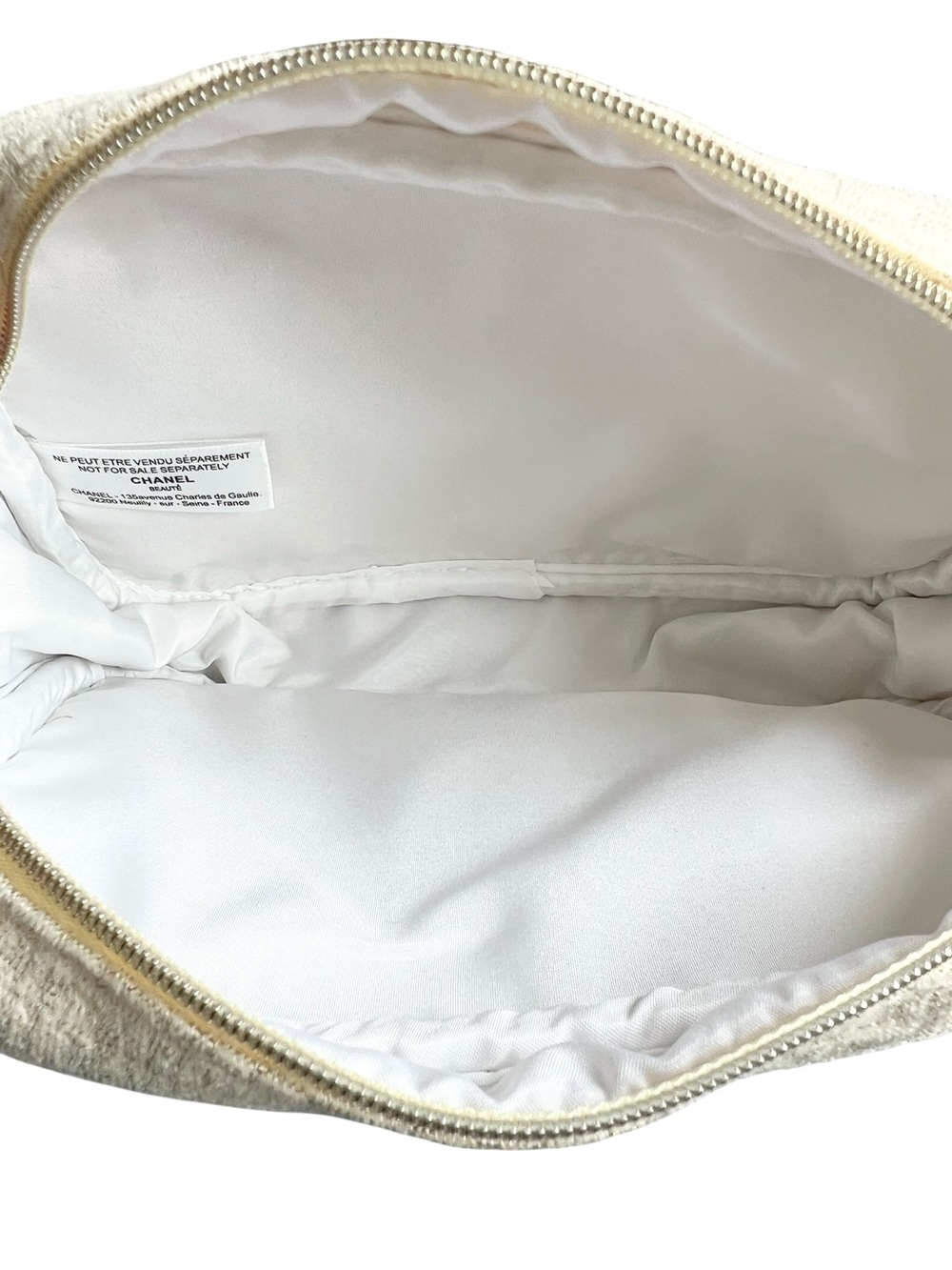 Chanel Beauté Cream Tweed Cosmetic Bag with Unbranded Gold Chain Crossbody NWT - Picture 8 of 8
